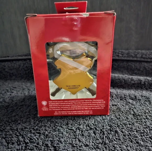 *Hogwarts Crest Ornament* - Picture 6 of 6